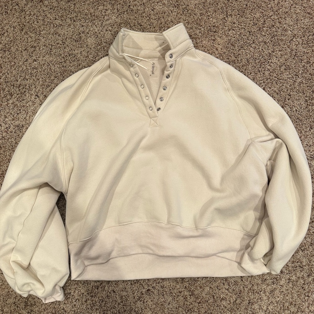 Quarter button cream fleece pullover